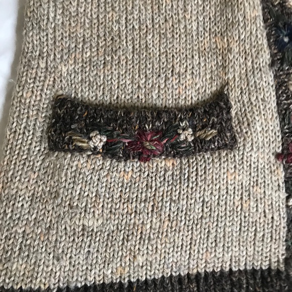 Graffiti Women’s Boho Knit Sweater Vest, Floral Detail - Picture 10 of 16